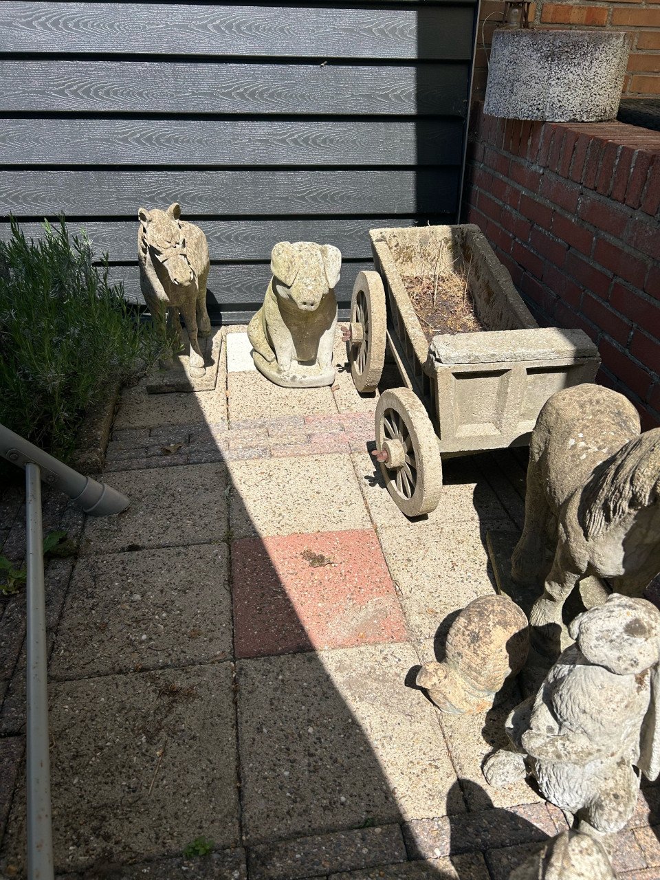 Gratis stenen beelden (plantenbak, ezel, paarden enz)