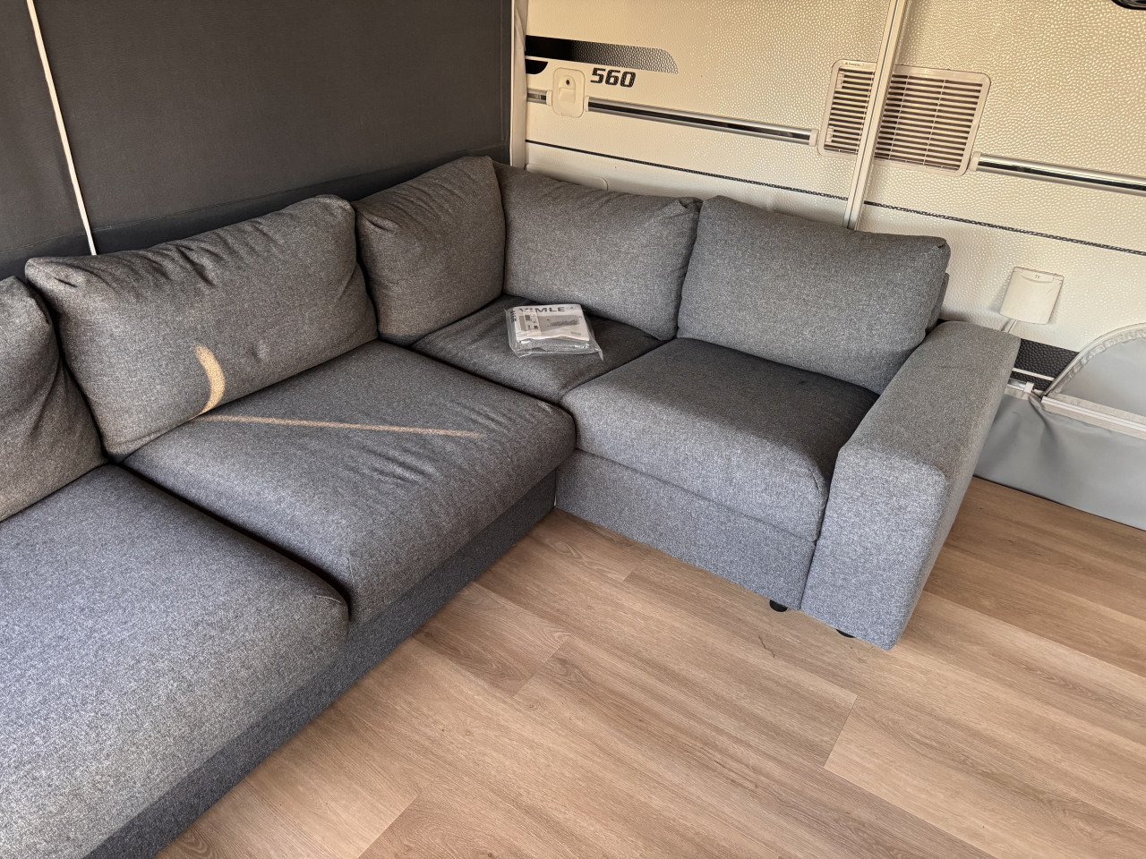 Bank tafel en stoelen