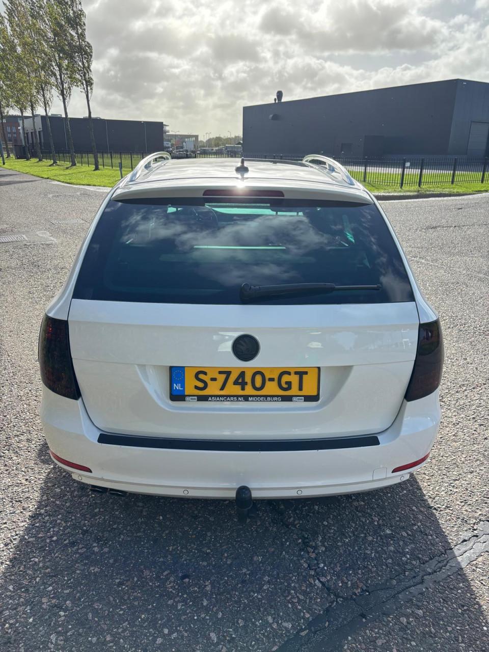 Skoda Superb 2.0 TDI 170pk DSG-6 2013