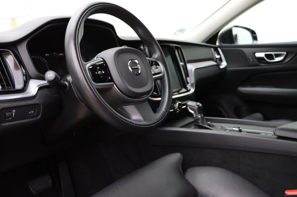 Volvo V60 2.0 t5 momentum 250pk