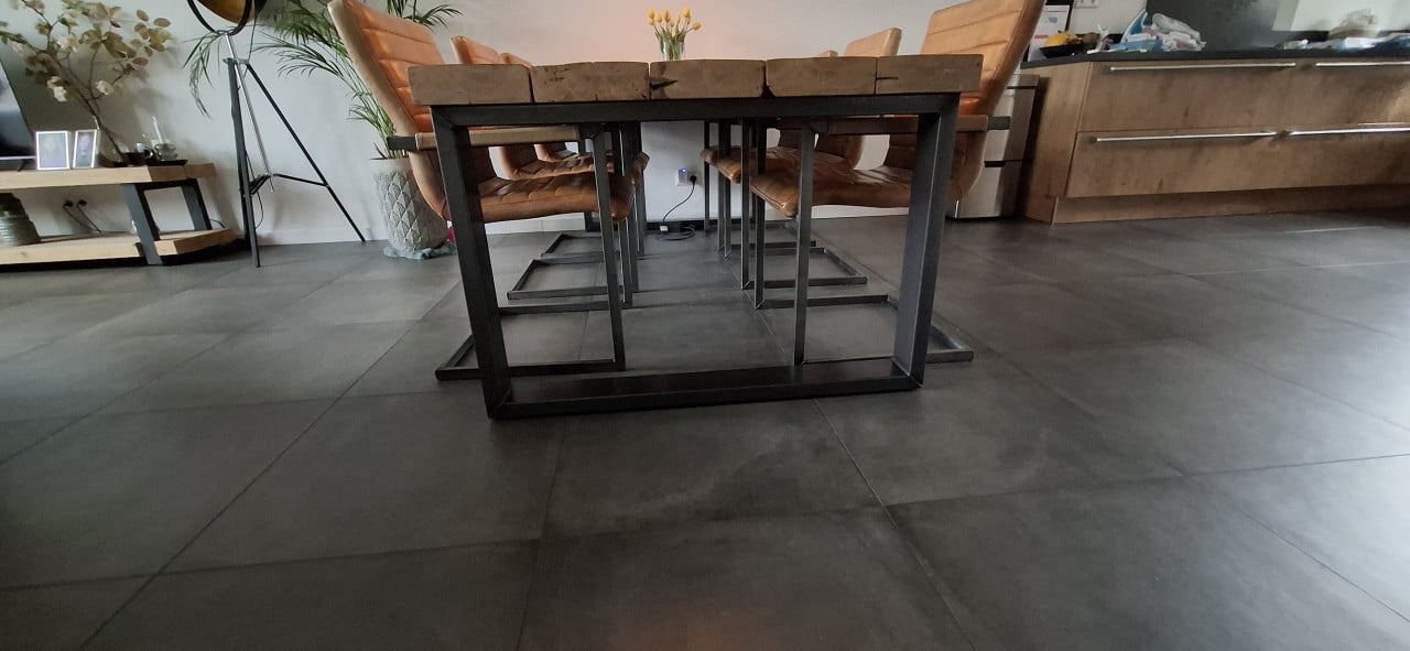 Eettafel met 6 stoelen
