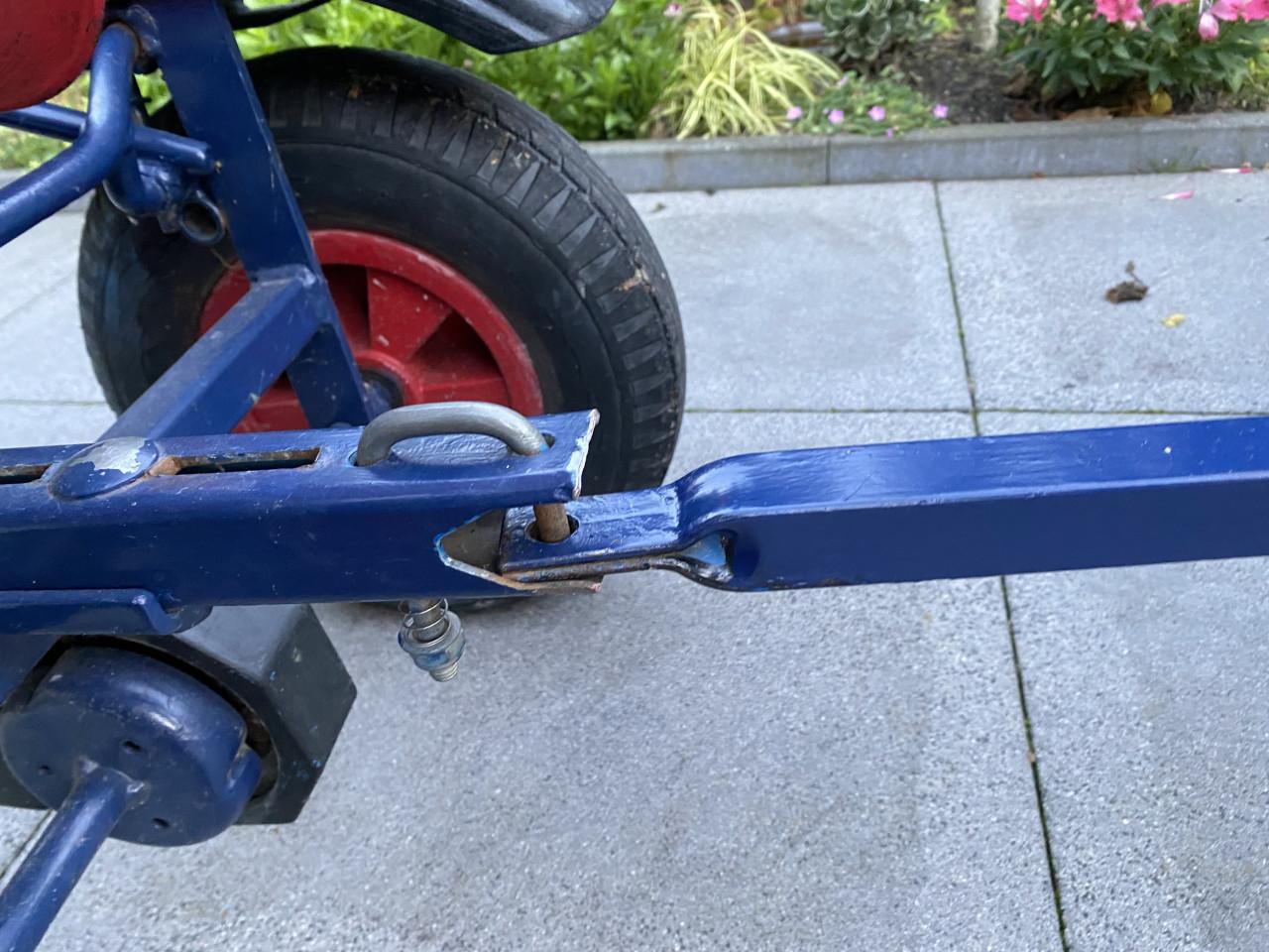 Skelter ( mammoet) met kar.