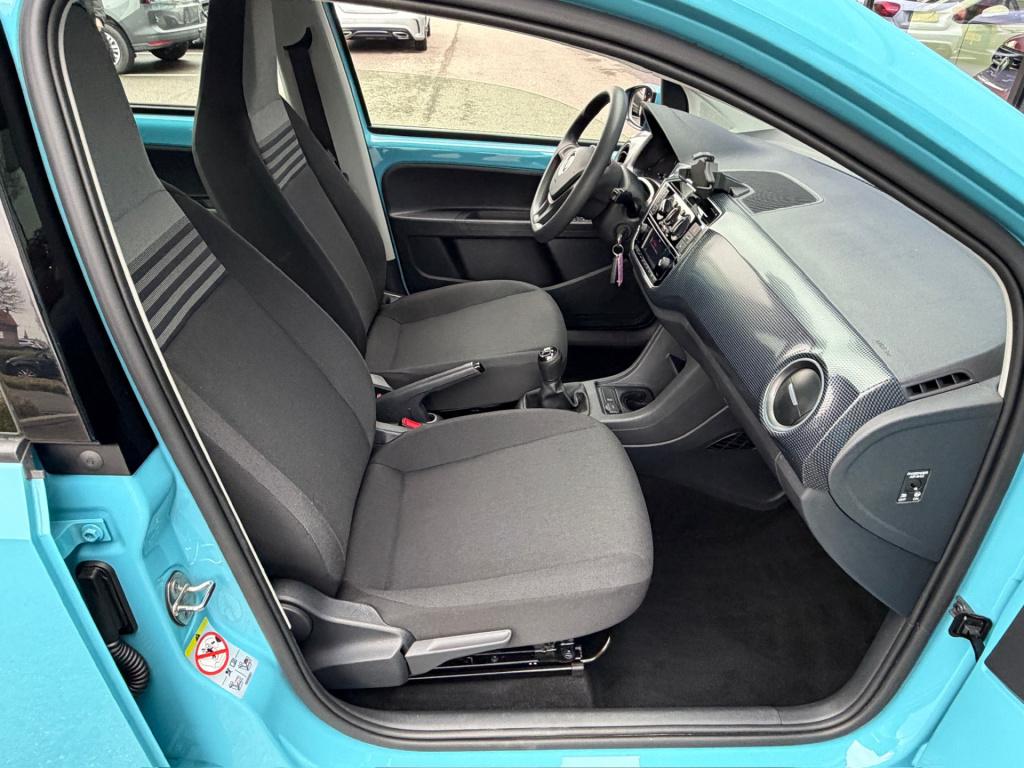 Volkswagen UP! 1.0 5-deurs | cruise | camera | stoelverwarming | lm velgen 