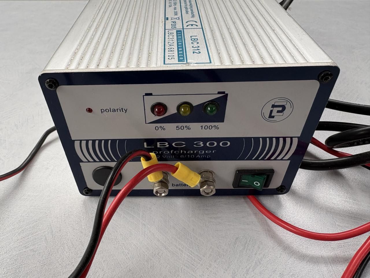 LBC 300 Acculader