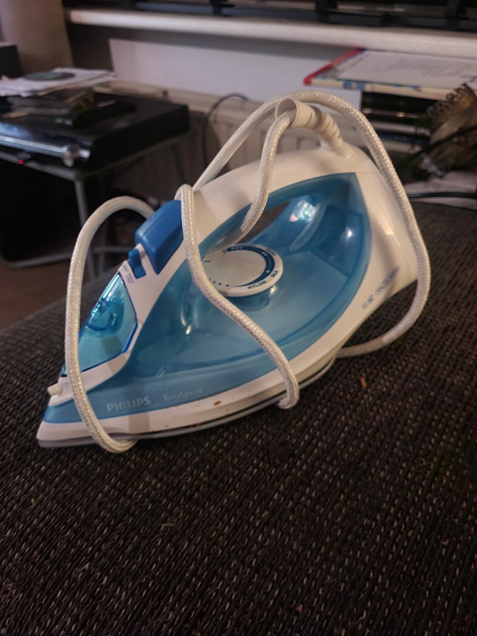 Strijkplank + Philips strijkijzer.
