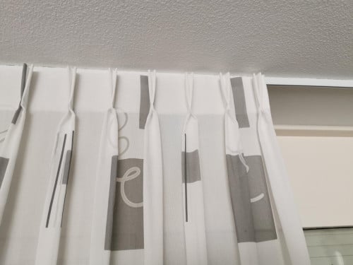 Gordijnen, vitrage. dubbele plooi met haken