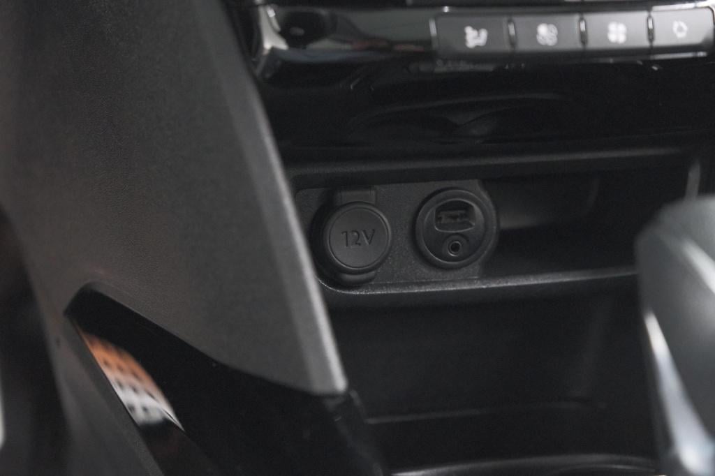 Peugeot 2008 puretech 110 eat6 gt-line | camera | panoramadak | navigatie |