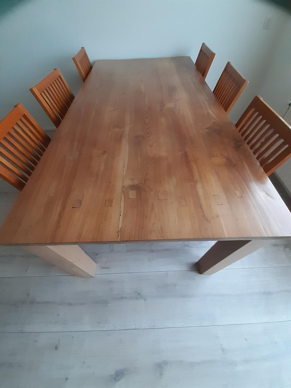 8 eetkamerstoelen + eettafel