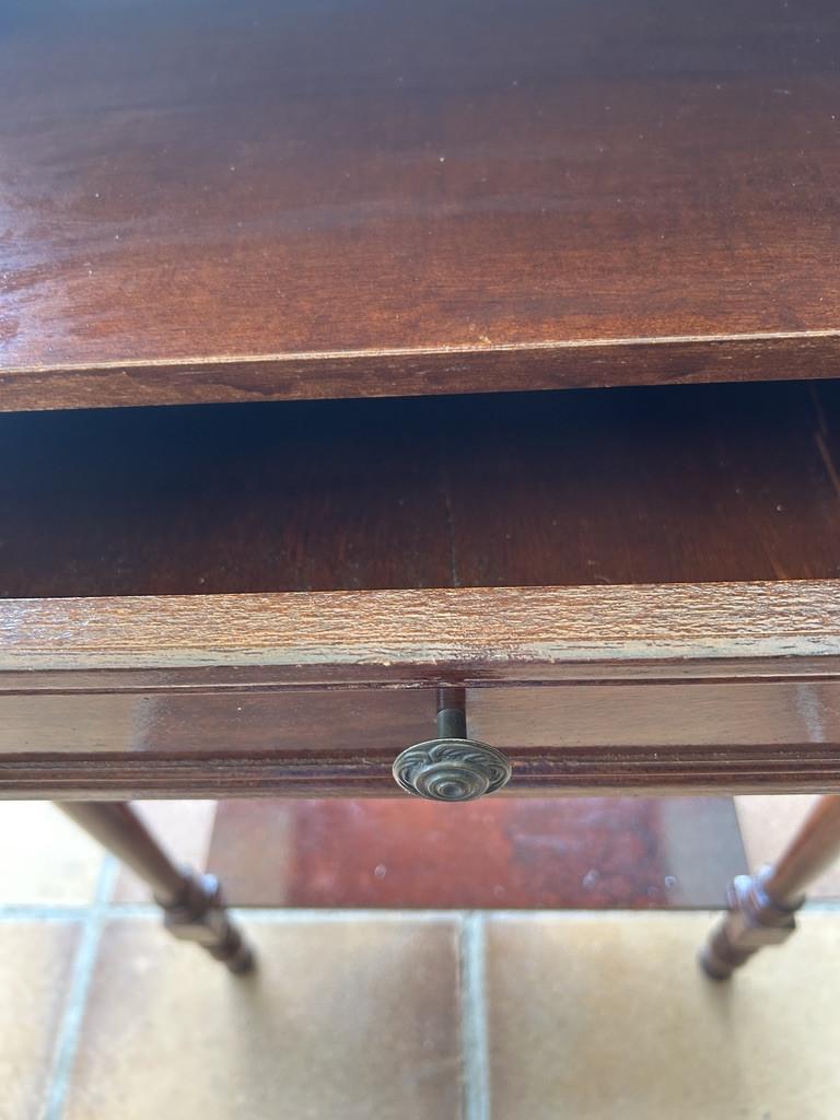 Telefoontafel brokant