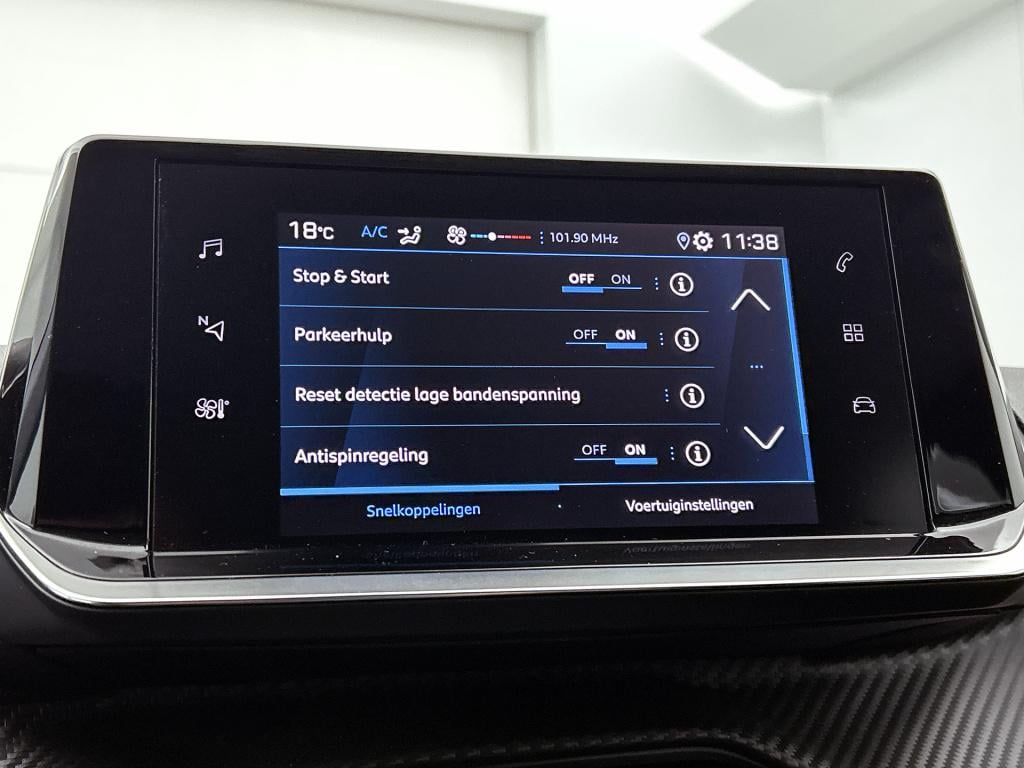 Peugeot 208 75 pk style | rijklaar | parkeersensoren | apple carplay | crui