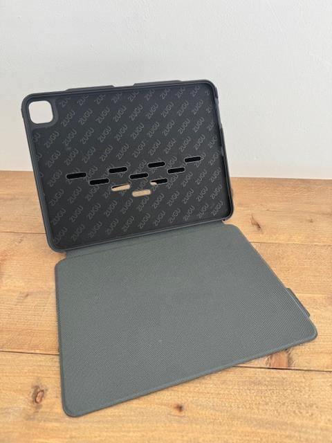 ZUGU case voor iPad 13 Pro (M4, M5), top staat, zeer stevig, magnetisch