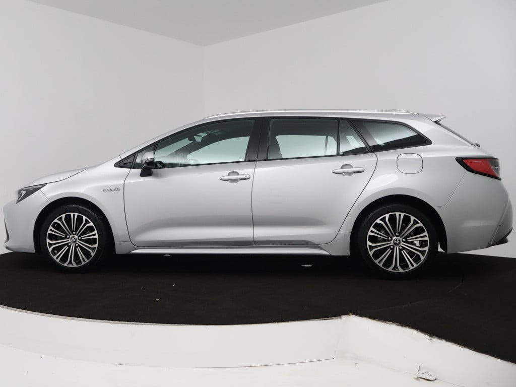 Toyota Corolla Touring Sports 2.0 hybrid style limited camera | trekhaak | 