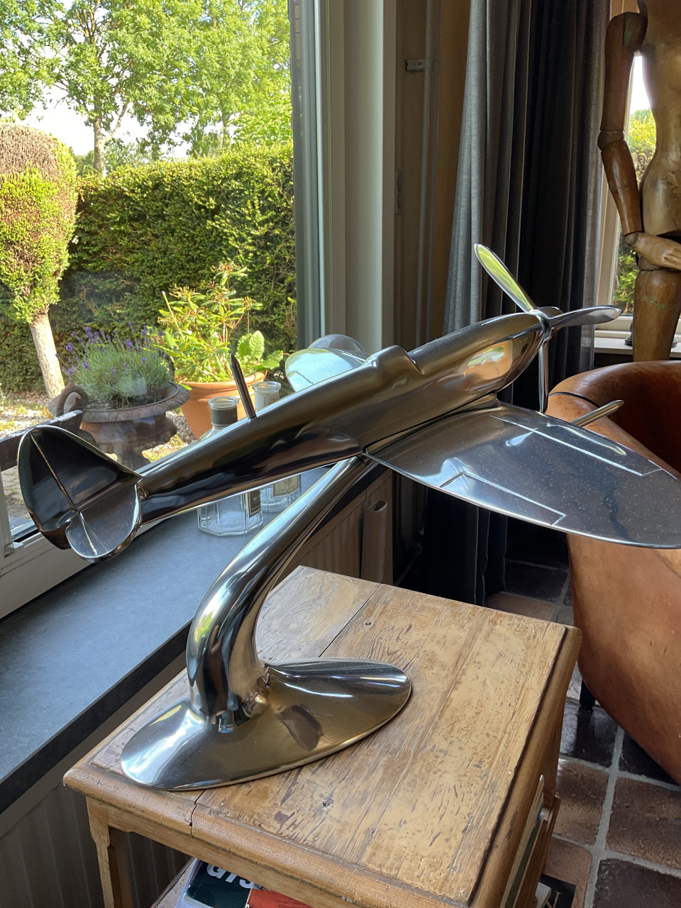 Groot model Spitfire vliegtuig