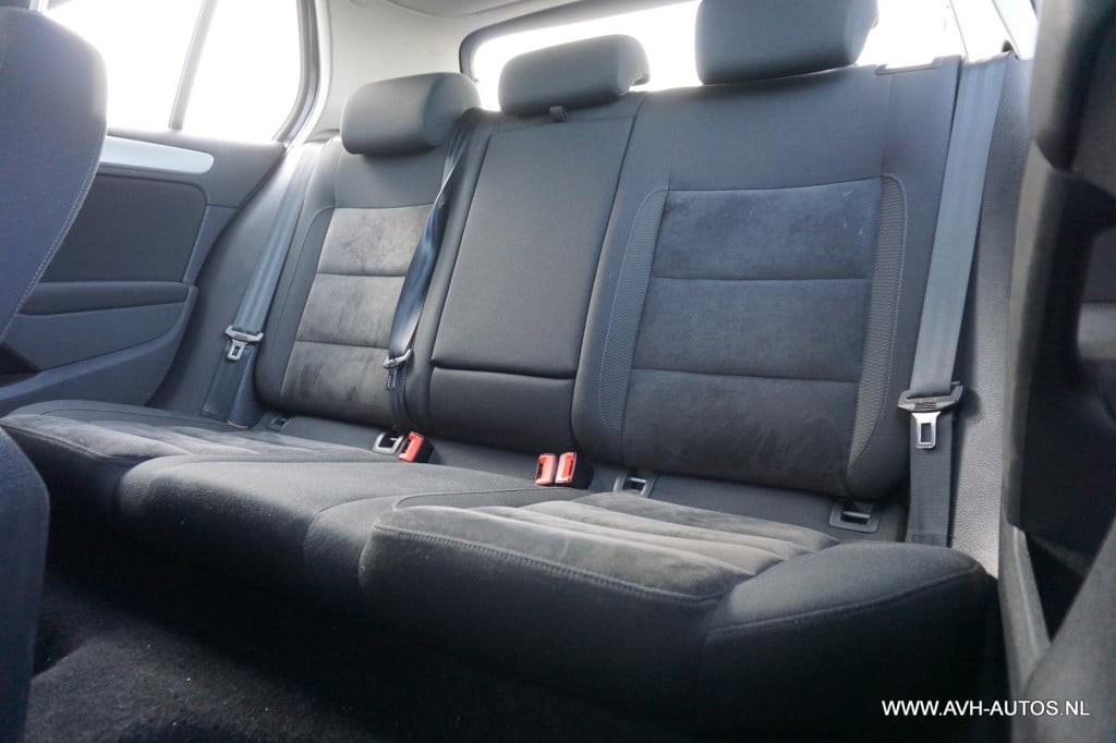 Volkswagen Golf 1.6 tdi highline bluemotion