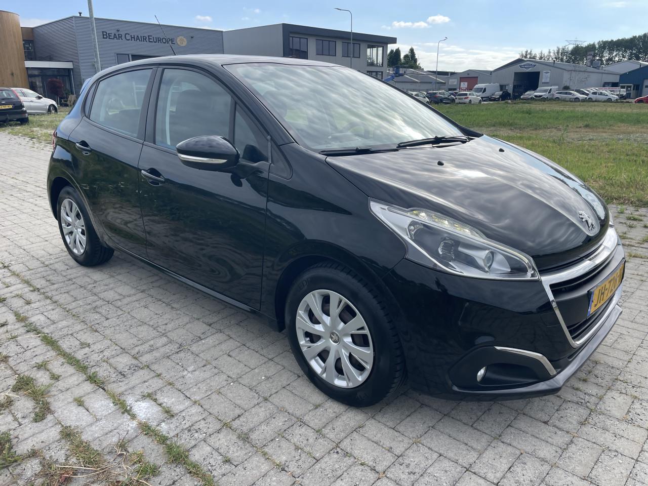 Peugeot 208 1.2 pure tech blue lion 90000 km