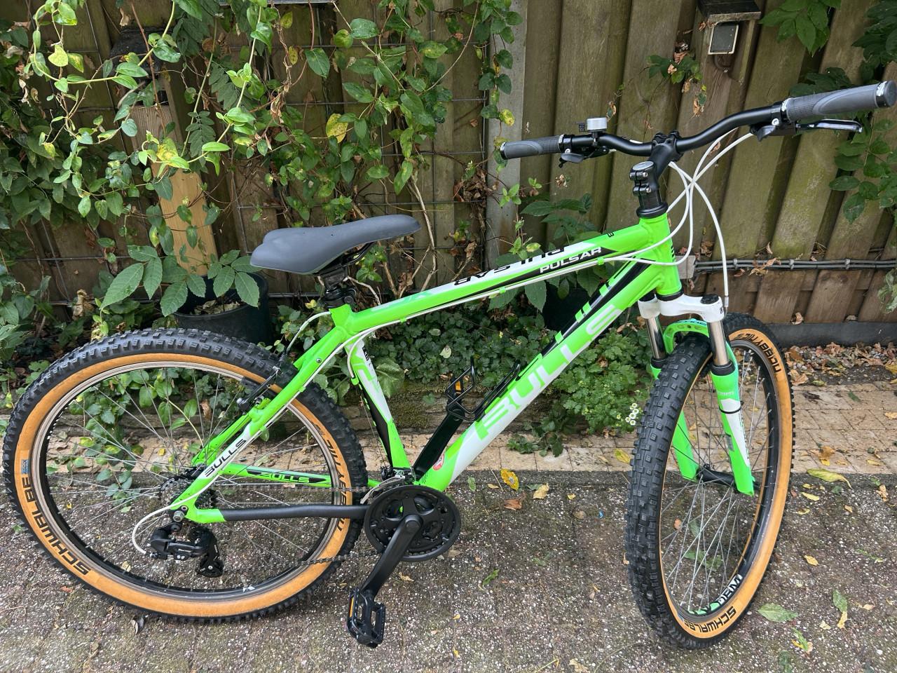 Mountainbike Bulss Pulsar 21 versnellingen, off Road banden, velgrem enz.
