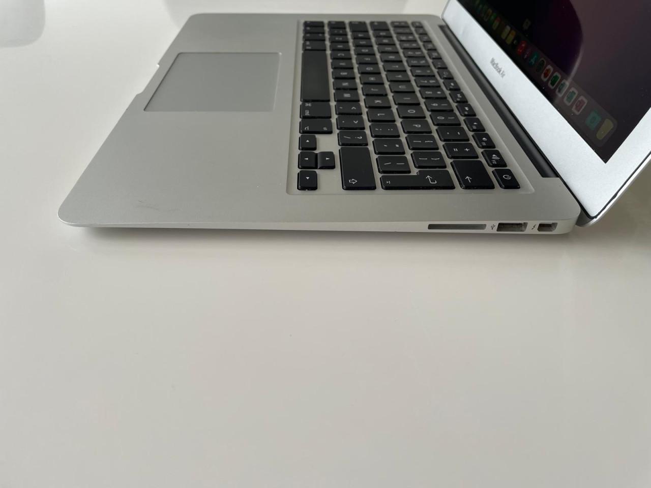 Macbook - met SSD, Office pakket, tas en nieuwe accu