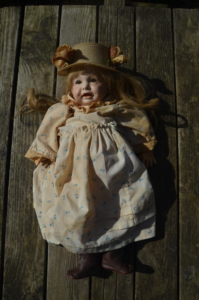 'Antieke' pop, biscuit (heet dat zo?) hoofd