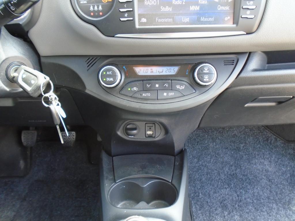 Toyota Yaris 1.0 vvt-i bus. plus