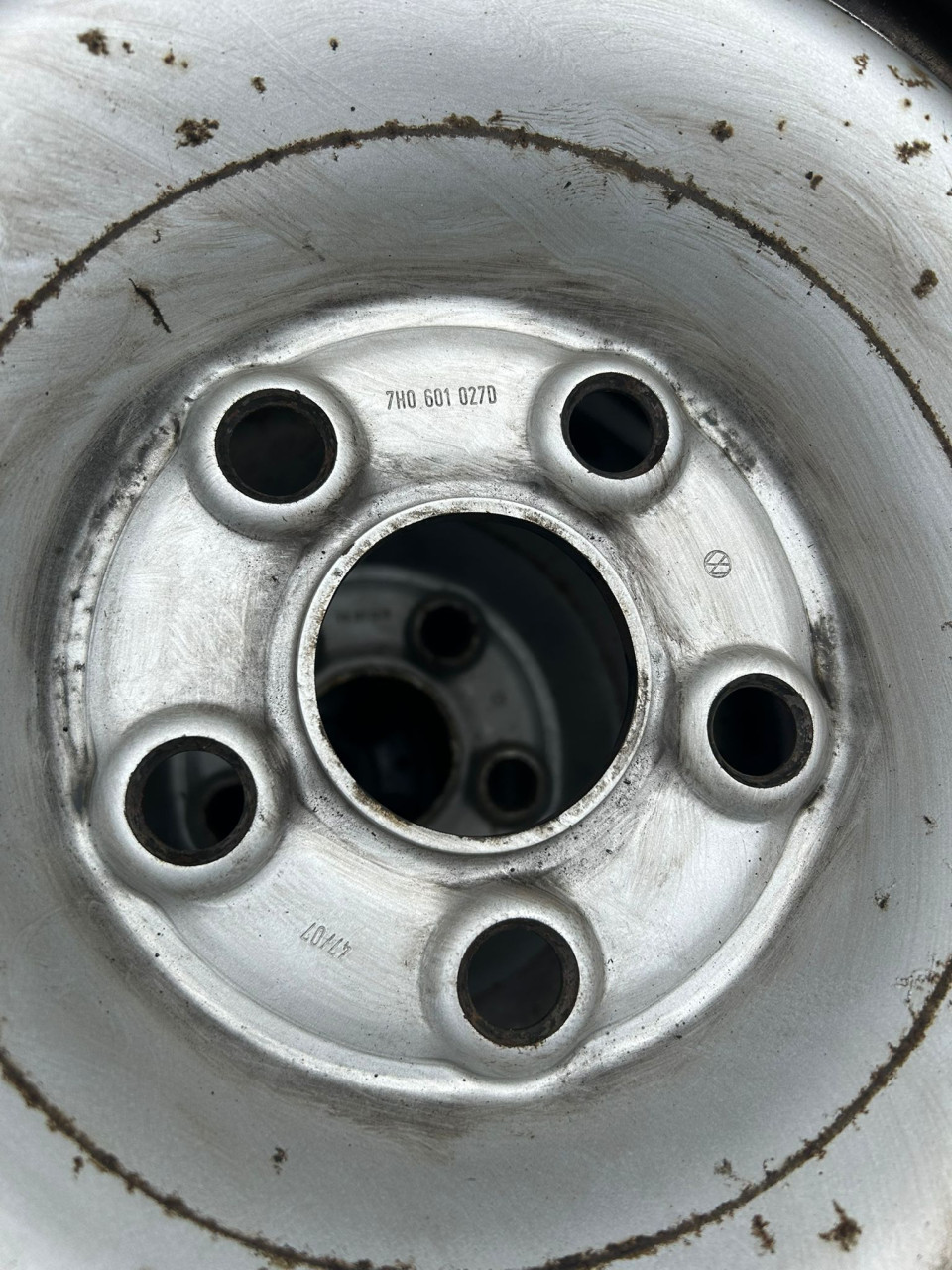 ORGINELE VOLKSWAGEN STALEN VELGEN MET TYFOON BUSBANDEN