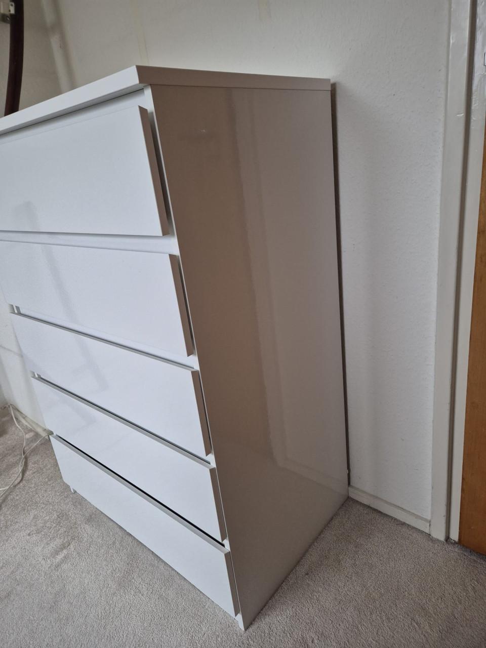 Witte Ikea ladekast (77x111x50 cm)