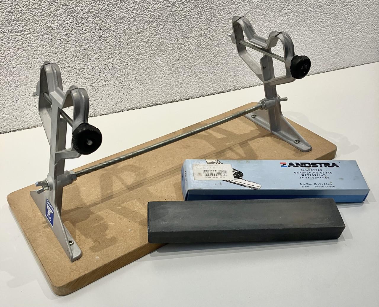 Te koop Zandstra Noren Slijpsteen standaard met bbh. slijpsteen