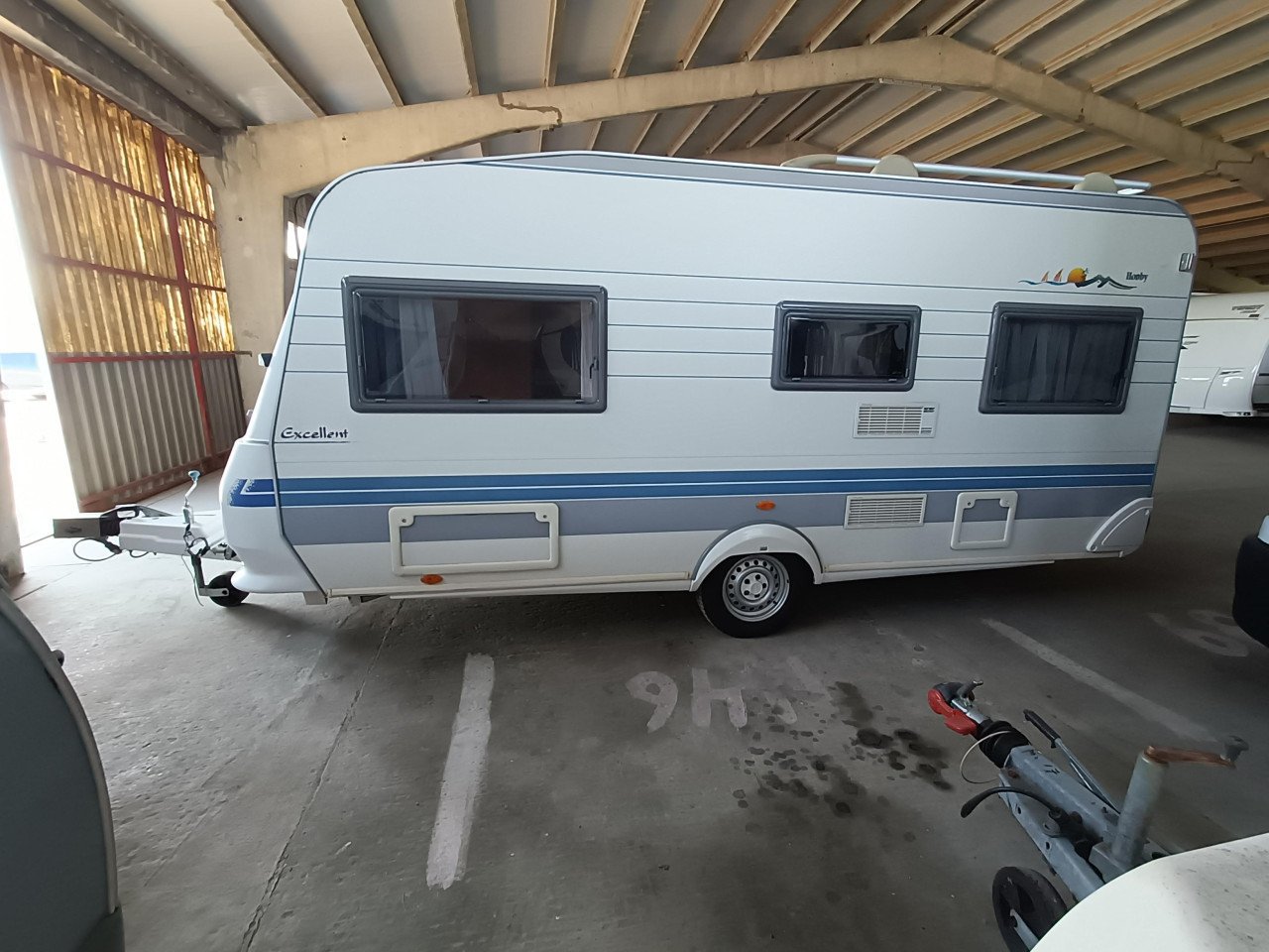 Caravan hobby 460