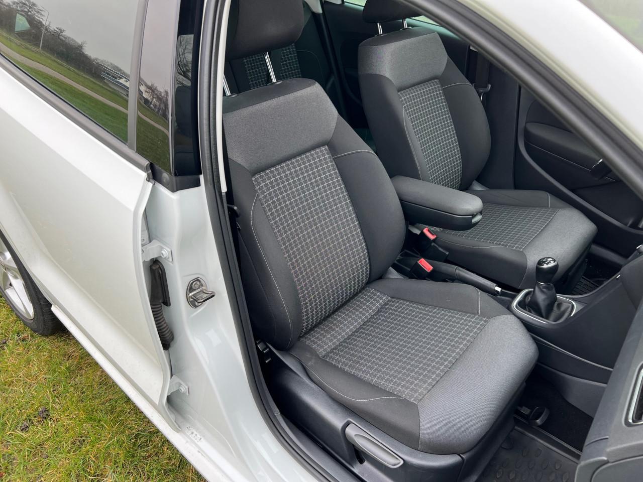 Werkelijk als nieuw, VW Polo 2015 met slechts 93000 km, Panoramadak!