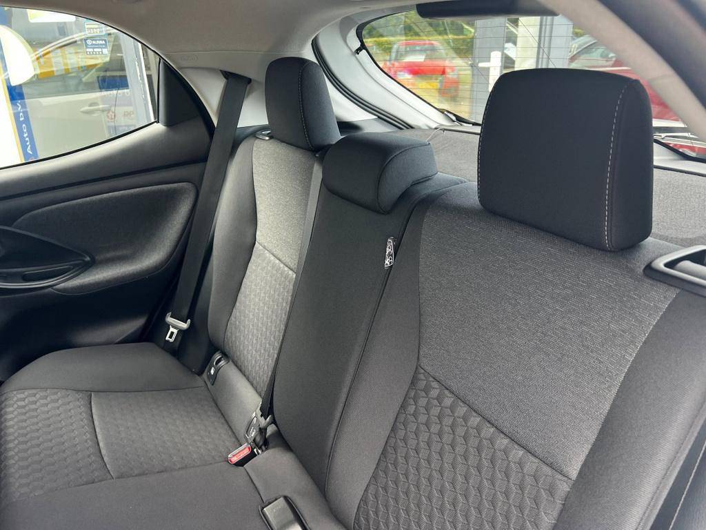 Toyota Yaris 1.5 hybrid dynamic line, camera, carplay, navi enz..