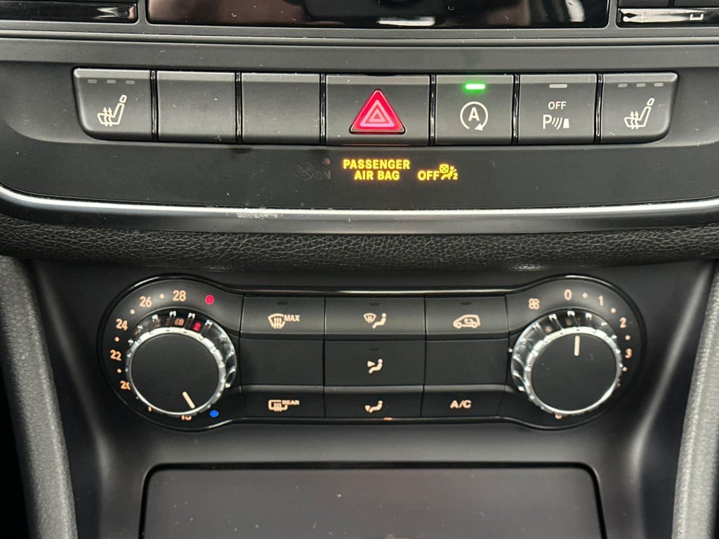 Mercedes-Benz Gla-klasse 180 ambition | panoramadak | navigatie | verwamde 