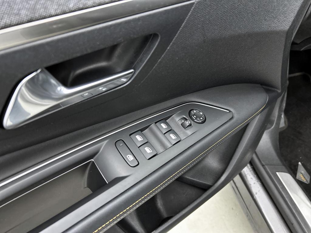 Peugeot 3008 plug-in hybrid 225pk automaat road trip | stoelverwarming | tr