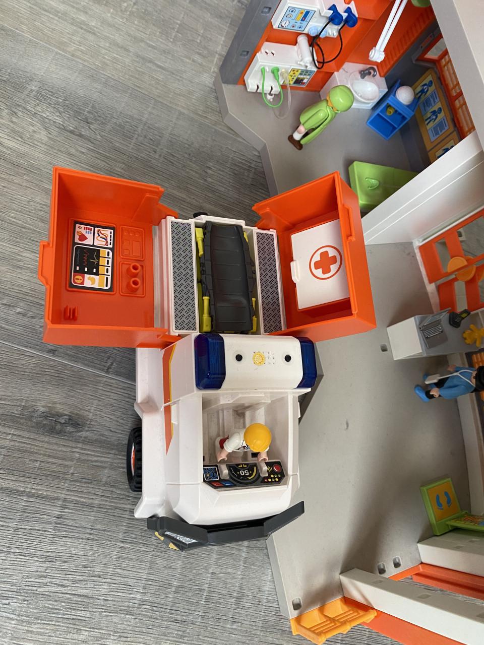 Playmobile ziekenhuis met ambulance