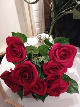 Rode rozen en tulpen