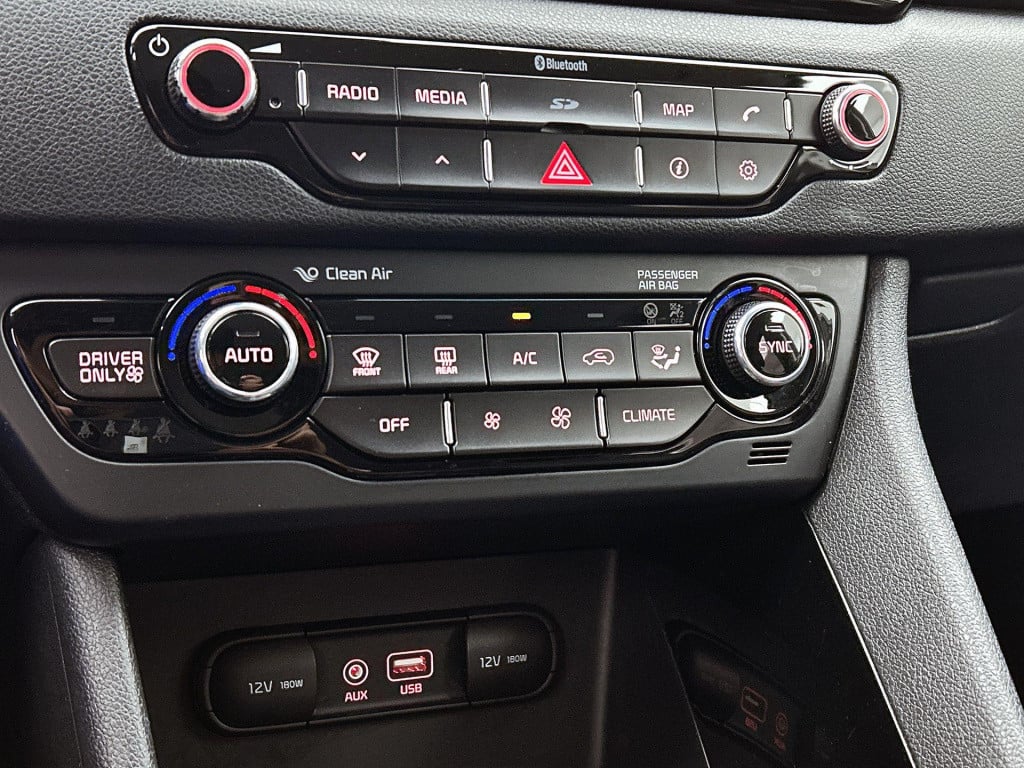 Kia Niro 1.6 gdi hybrid first edition | automaat | parkeer sensoren | half 
