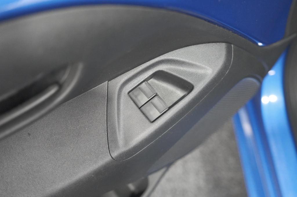 Peugeot 108 1.0 e-vti active top! | elektrisch vouwdak | camera | apple car