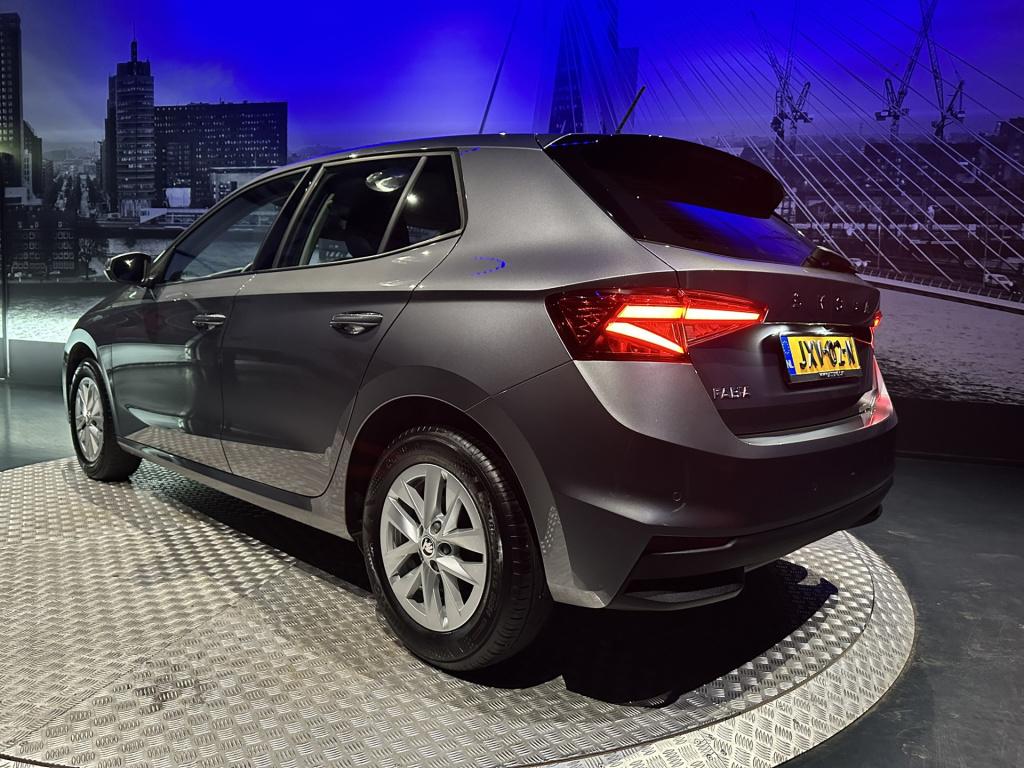 Skoda Fabia 1.0 tsi business edition *camera*pdc*winterpack*app*navi*