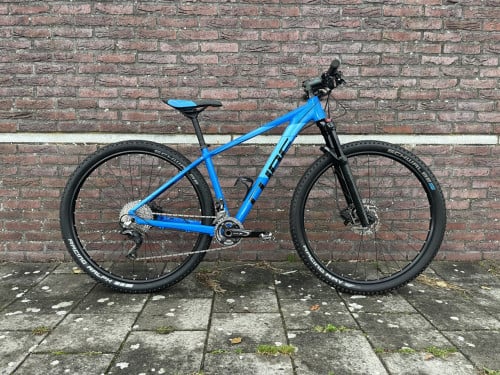 Cube limited race maat M