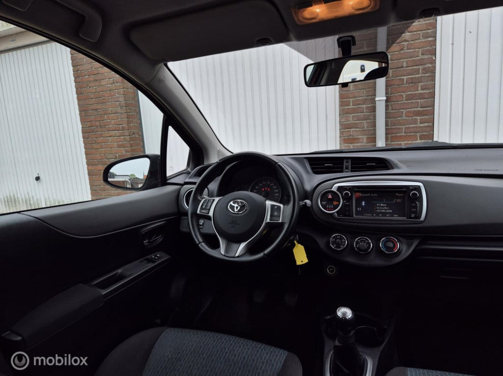 Toyota Yaris 1.0 vvt-i aspiration / camera / trekhaak / origineel nl