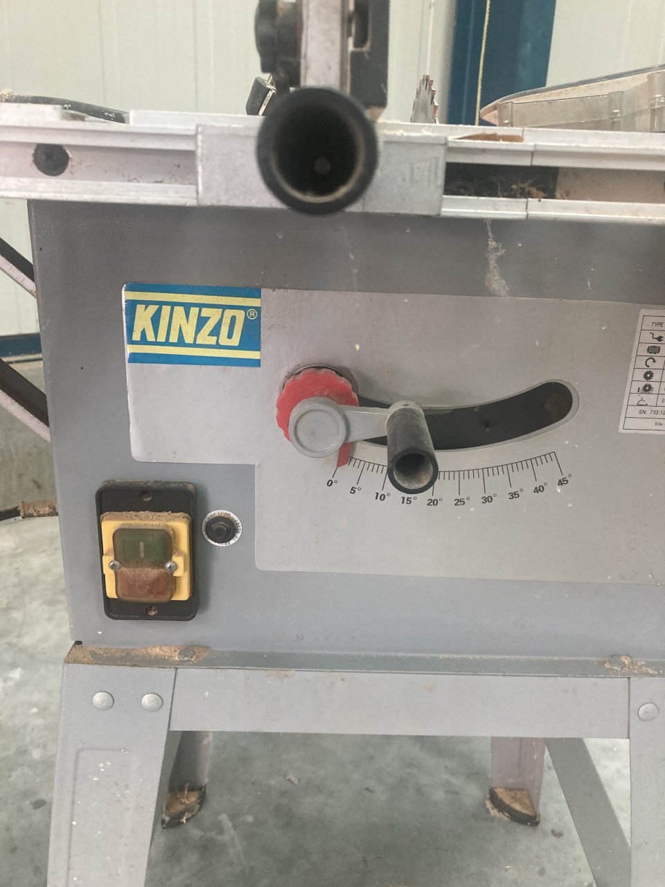 KINZO ZAAGTAFEL