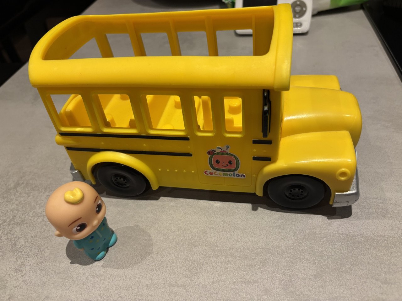 Cocomelon zingende bus