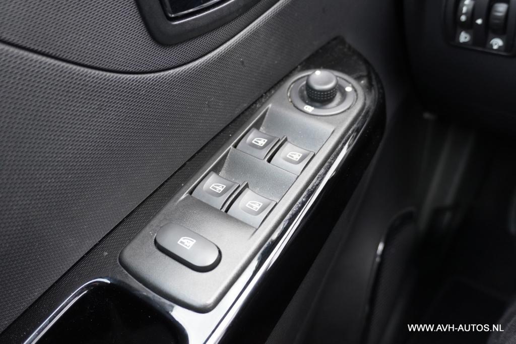 Renault Captur 1.2 tce helly hansen automaat