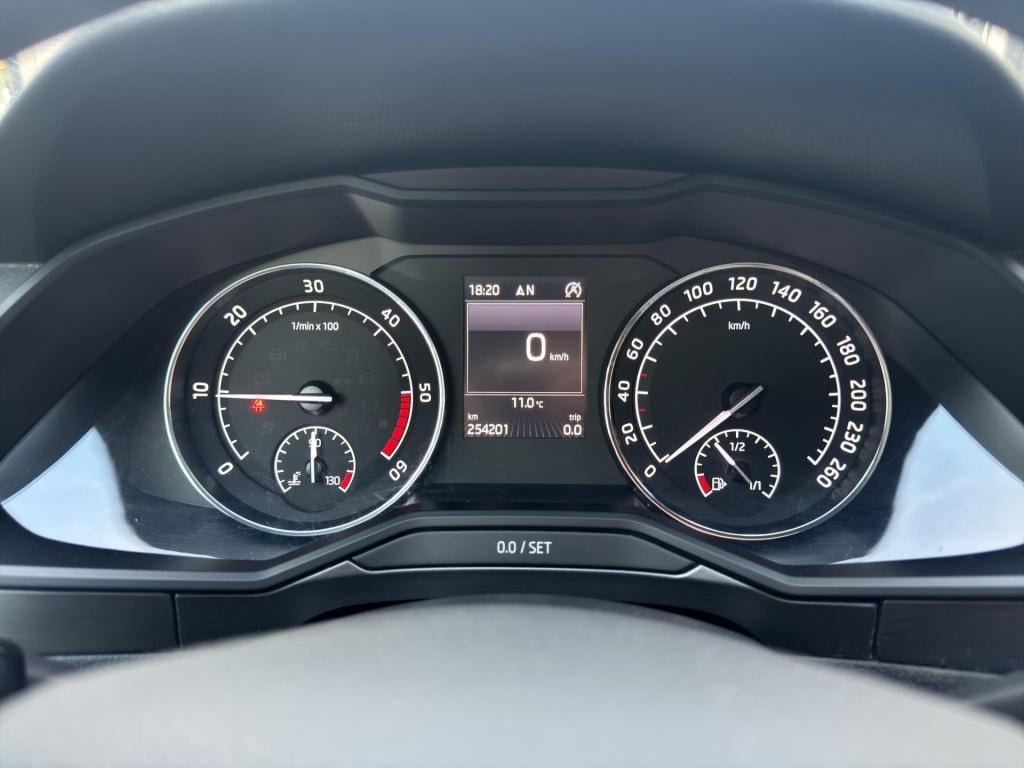 Skoda Superb combi 1.6 tdi style business automaat memory camera