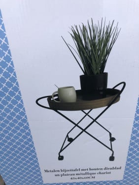 Te koop leuk tuin bijzettafeltje.(nieuw).
