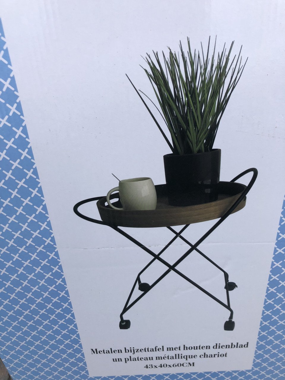Te koop leuk tuin bijzettafeltje.(nieuw).