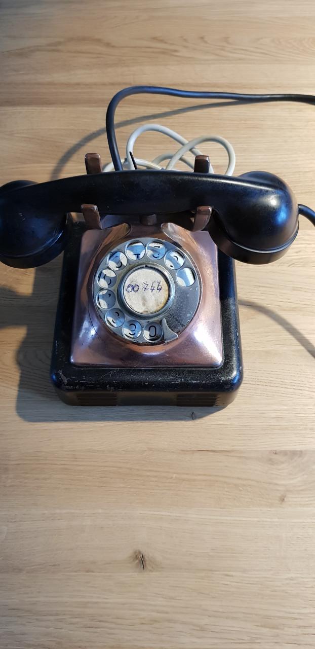 Koperen oude telefoon