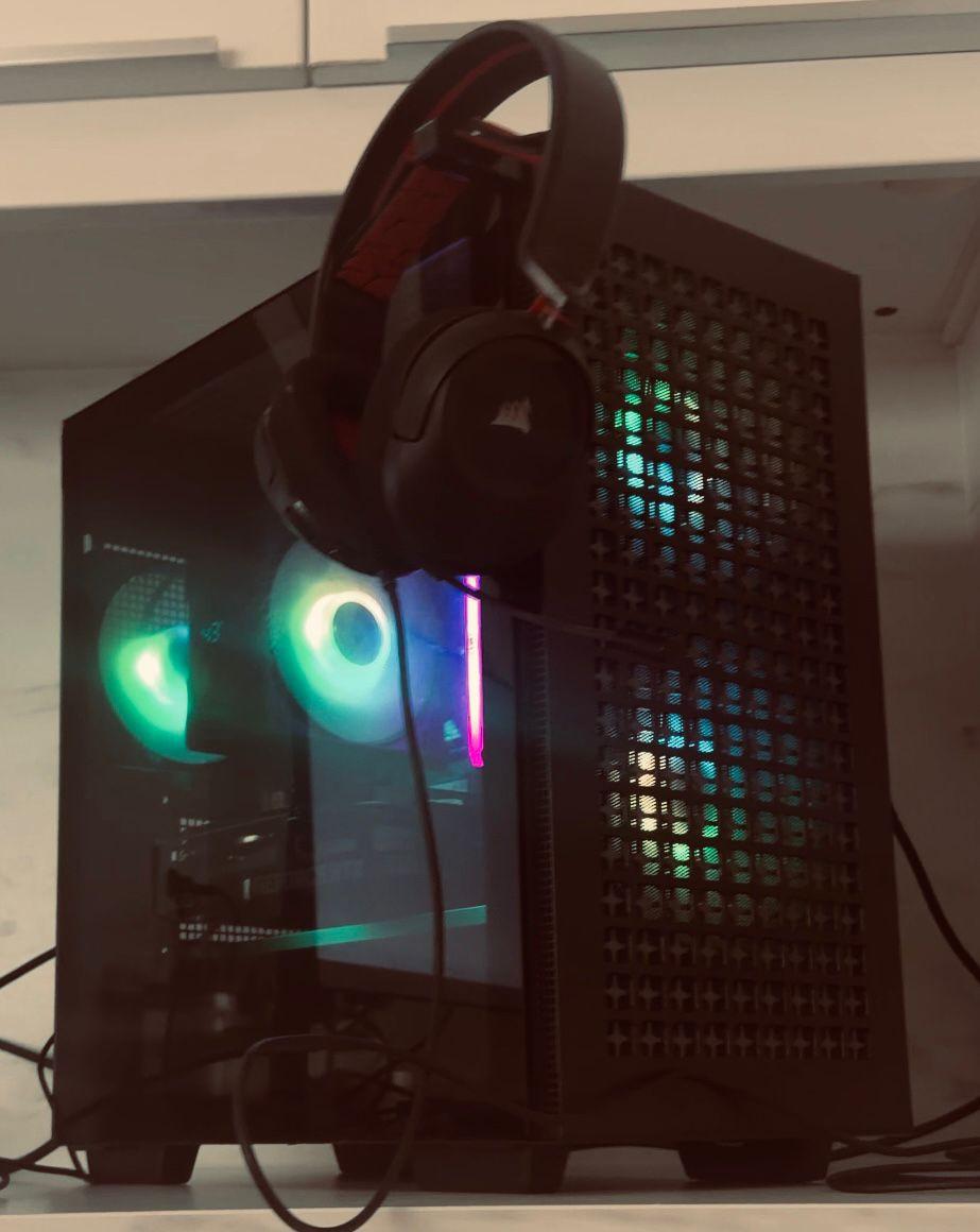 Game PC Set up met monitor - Asus RTX 4060 & Ryzen 5 power, 32GB RAM - 1TB
