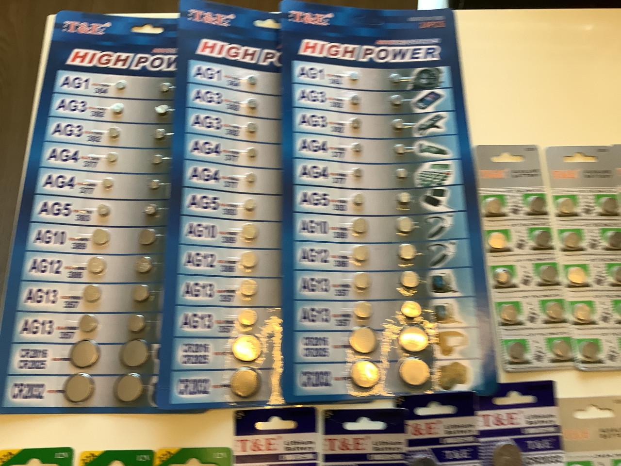 Partij diversen knoopcel batterijen.   (Partij 15)