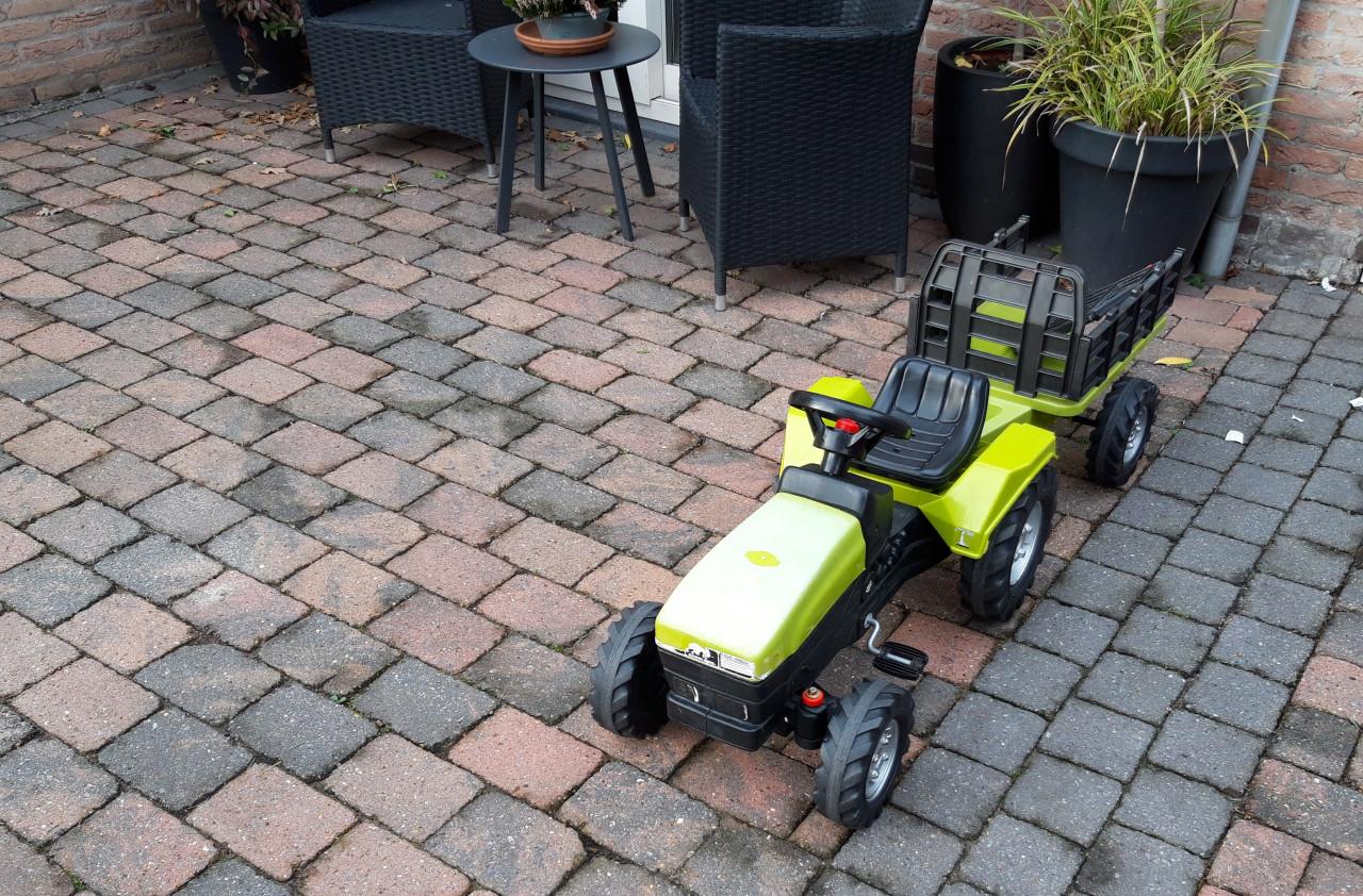 Speelgoed traktor met aanhangwagen ( 2-4 jaar )