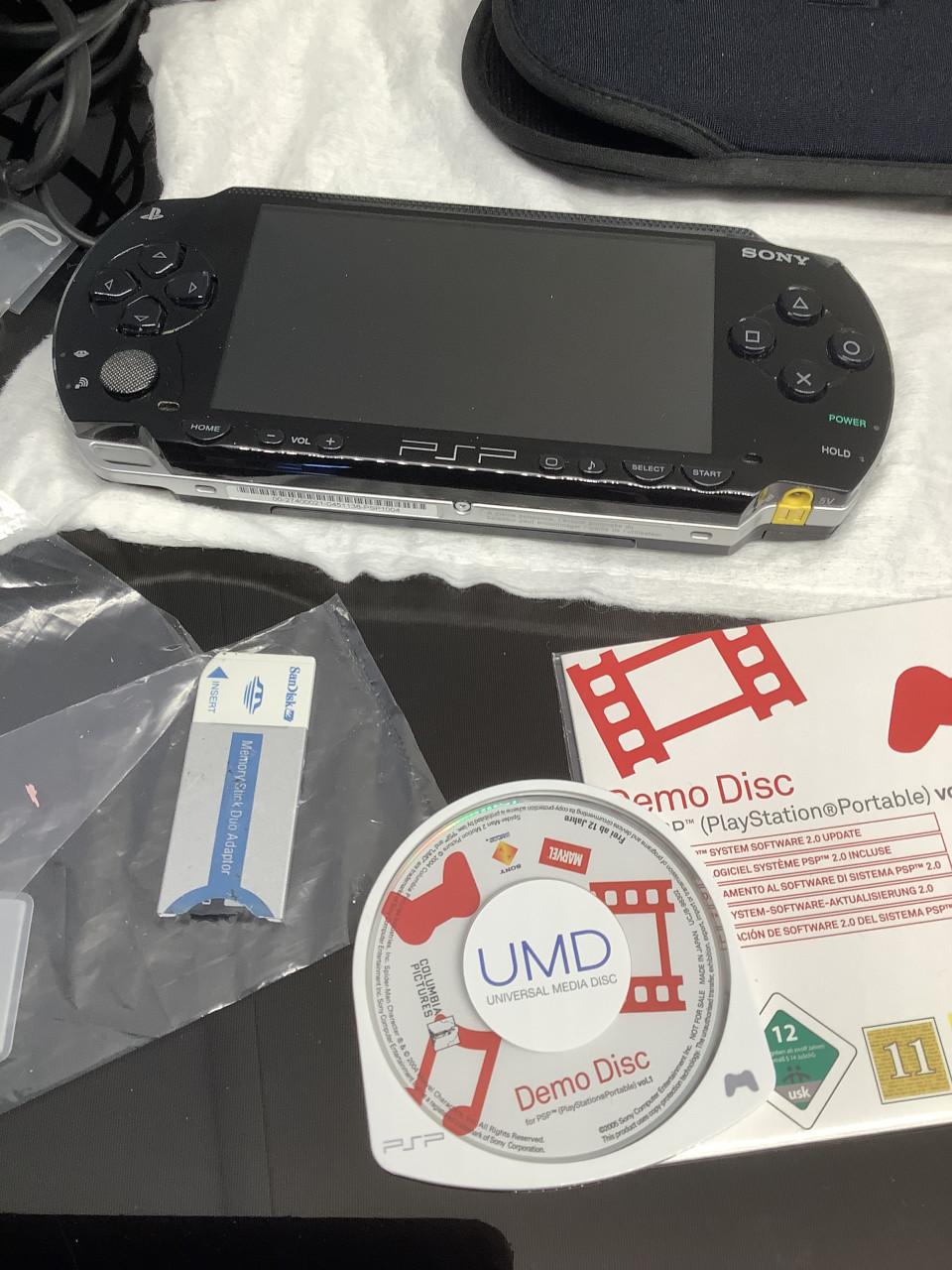 PlayStation Sony PSP compleet in doos met veel spellen.