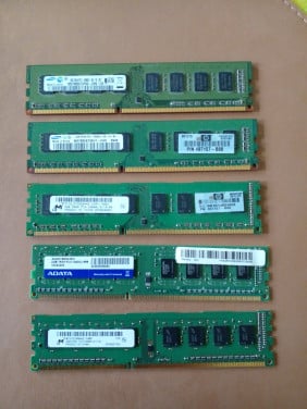 Ram bankjes: 5 x 2 GB - DDR3/PC3 10600u 2R8 voor desktop.